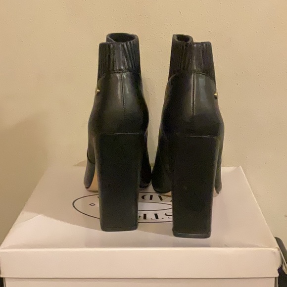 Brand New black Calvin Klein ankle boot heels size 9M - Picture 3 of 5